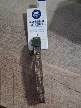 Whisker City Easy-Release Camouflage Cat Collar - Green/Brown